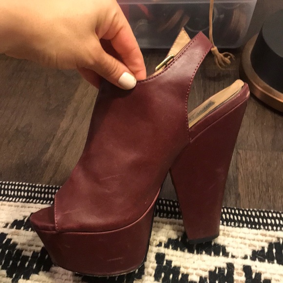 Steve Madden SELLING TODAY OR THROWING IT OUT - Picture 3 of 3